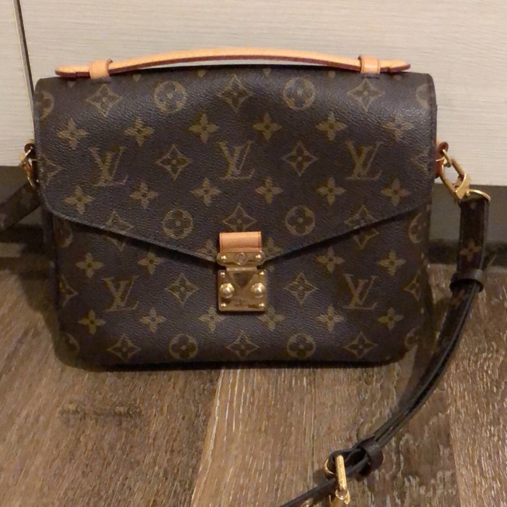 ❌SOLD❌LOUIS VUITTON POCHETTE MÉTIS